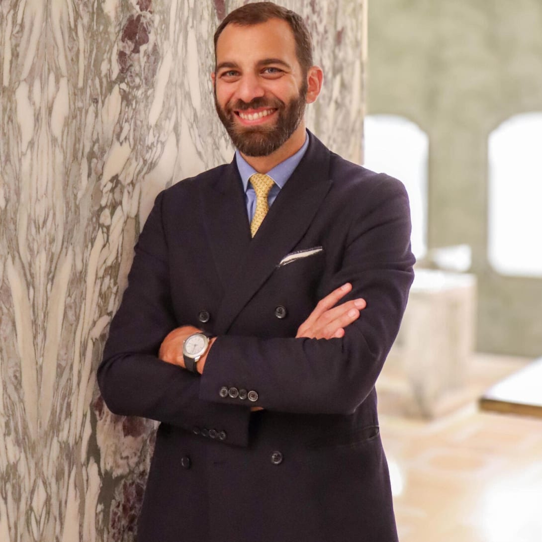 Fotografía de Jacopo Facchetti, Retail Experience Director, de pie