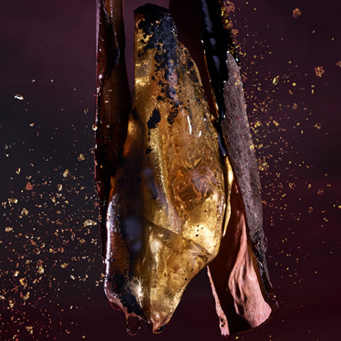 Creative shot of vibrant spices and Elemi, the top notes of the Bvlgari Man in Black Eau de Parfum. 