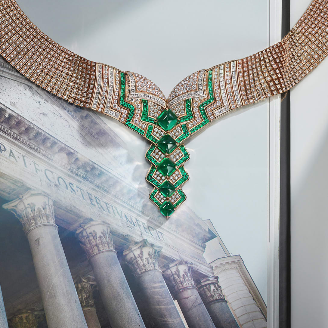 Emerald Strata High Jewellery rose gold necklace with five sugarloaf emeralds, buff-top emeralds and diamonds.