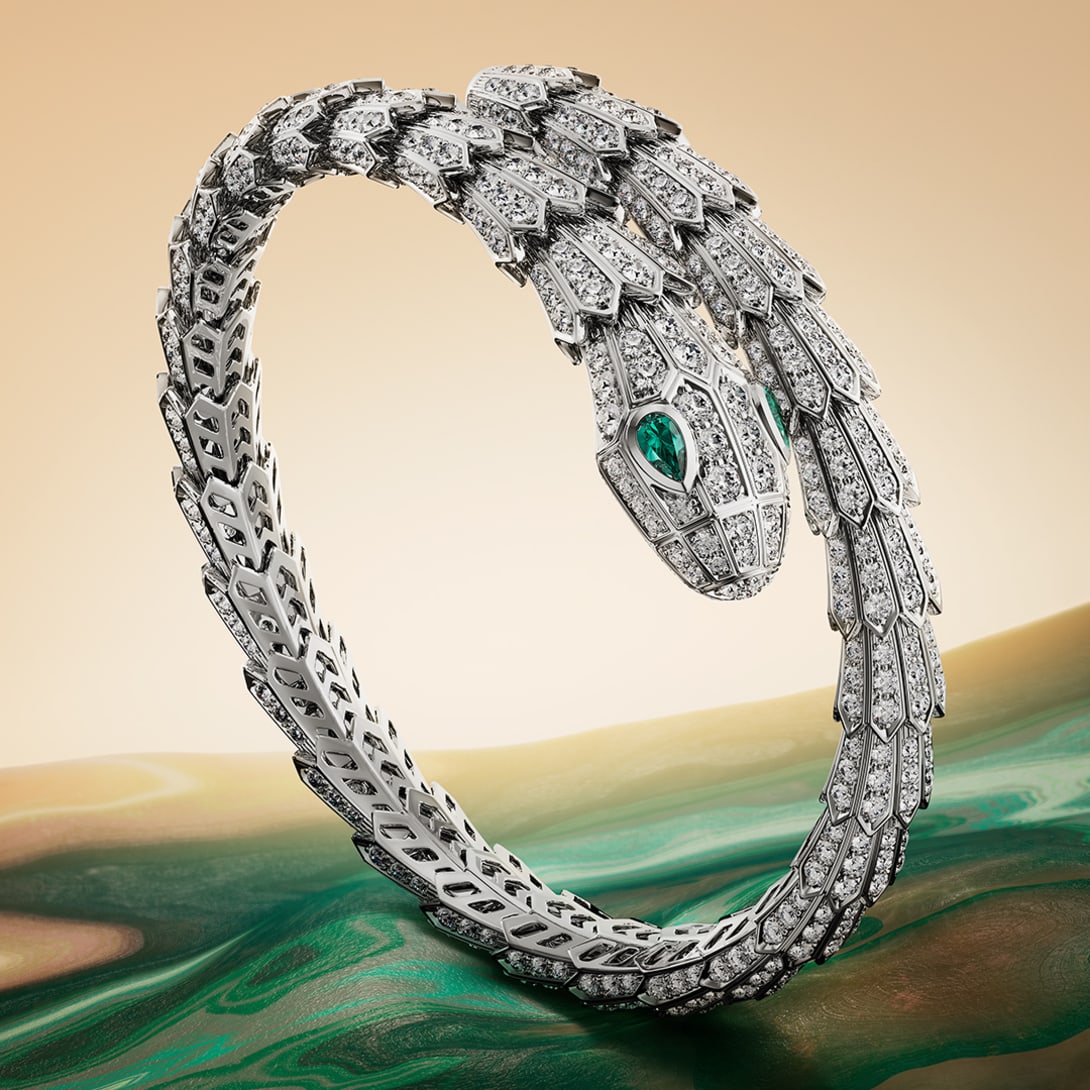 Serpenti Infinito bracelet in white gold with diamonds.