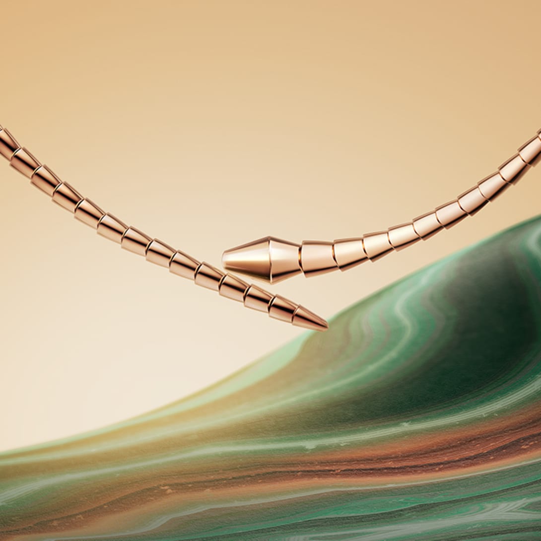 Serpenti Infinito necklace in rose gold with diamonds.