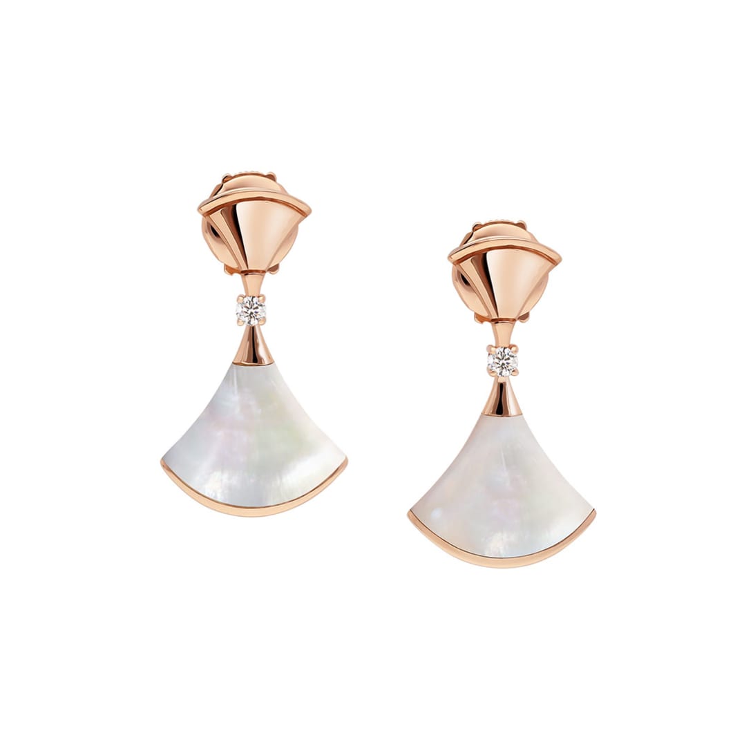 Divas' Dream 18 kt yellow gold earrings set with mother-of-pearl elements and diamonds