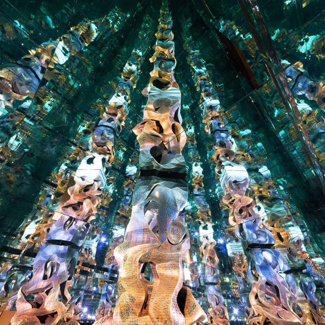 Images representing Serpenti Infinito Exhibition Korea.