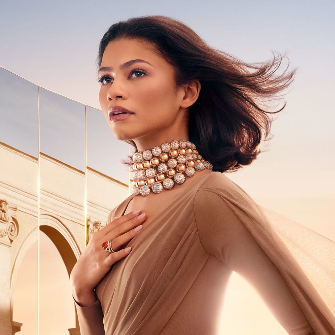 Zendaya wearing Aeterna High Jewellery necklace, Rome in the background, the sky at dawn.