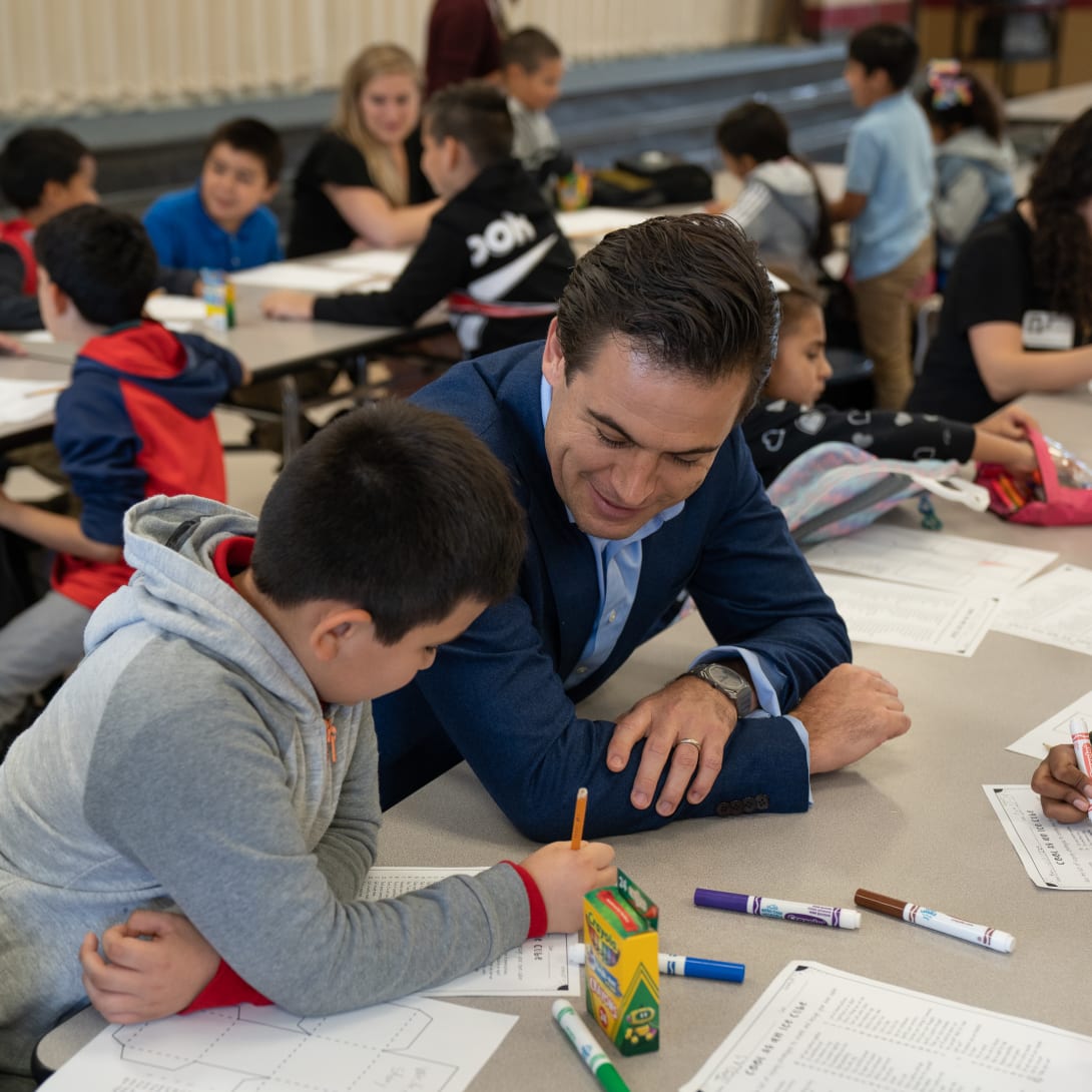 Image representing Bvlgari North America CEO Daniel Paltridge with students