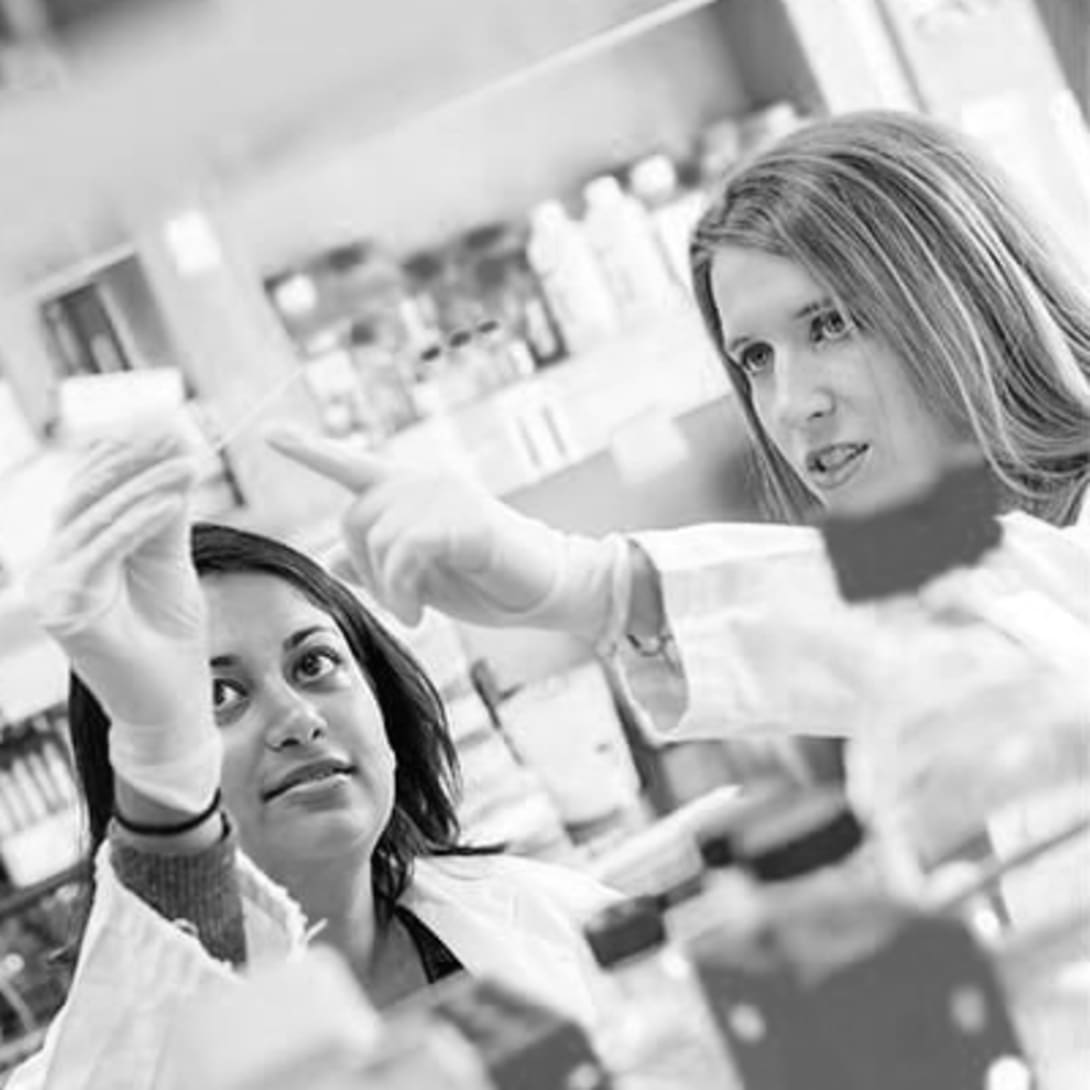 Female scientists in the laboratory, supported by Bulgari's Women Talent Program.