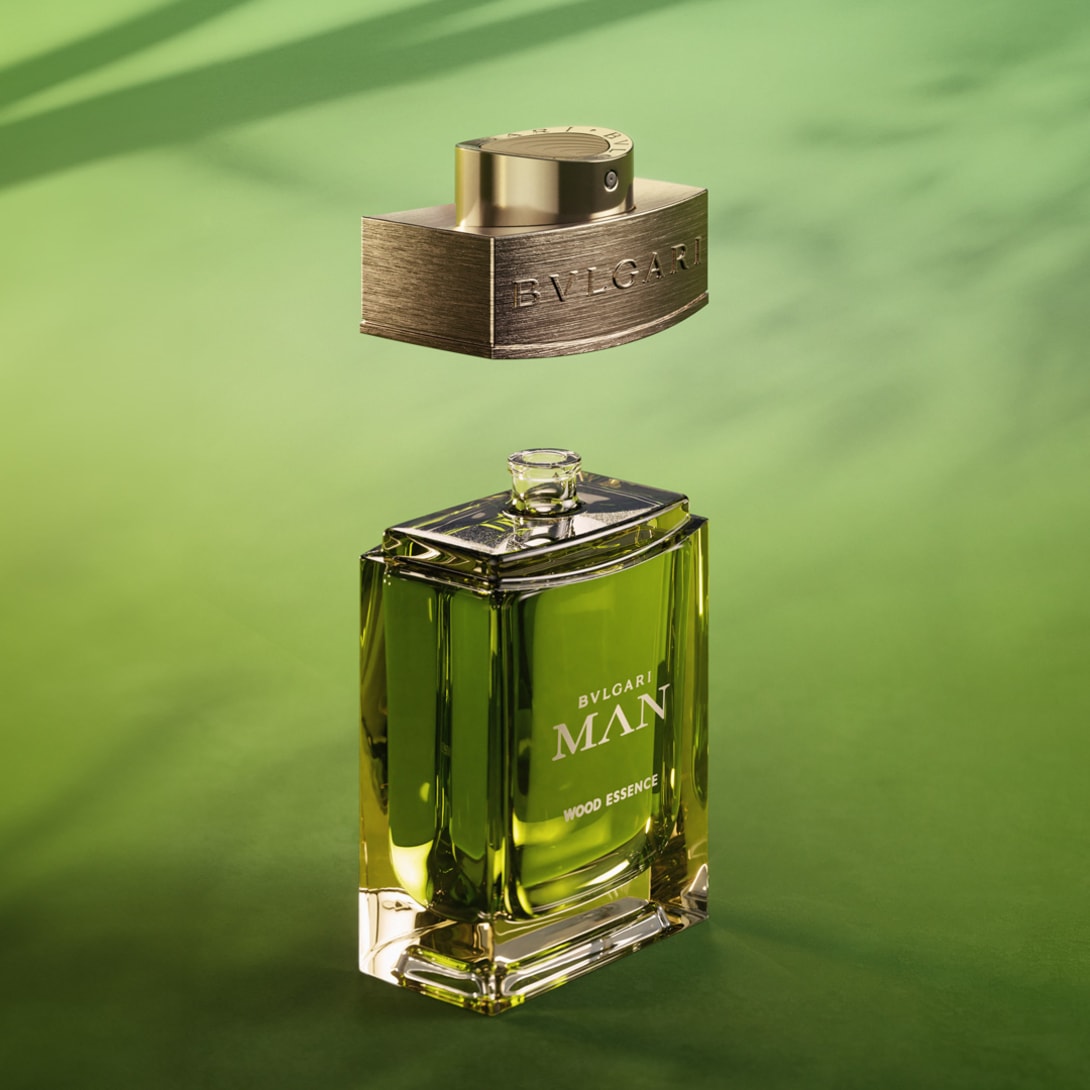 Creative shot of the Bvlgari Man Wood Essence.