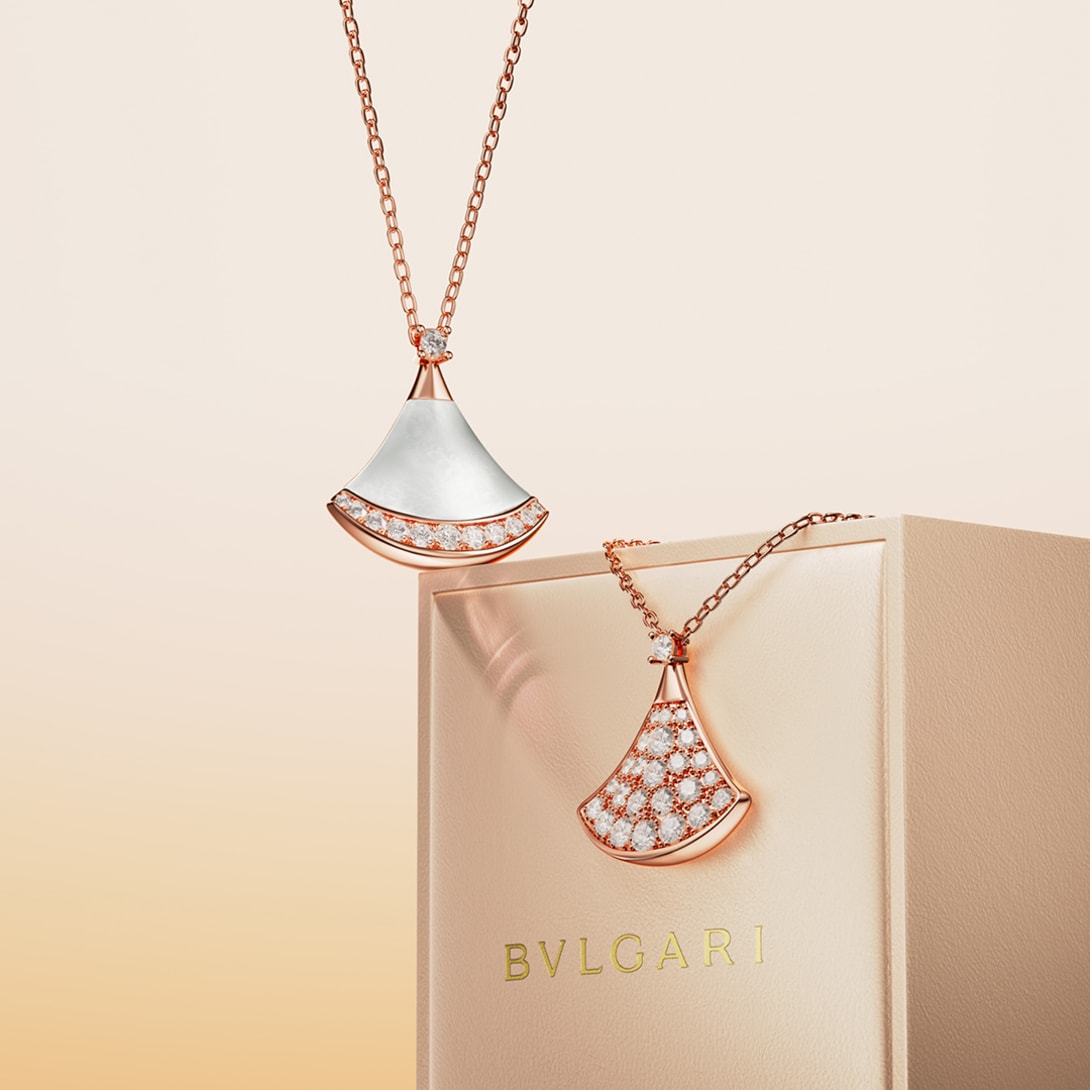 Divas' Dream necklaces with pack.