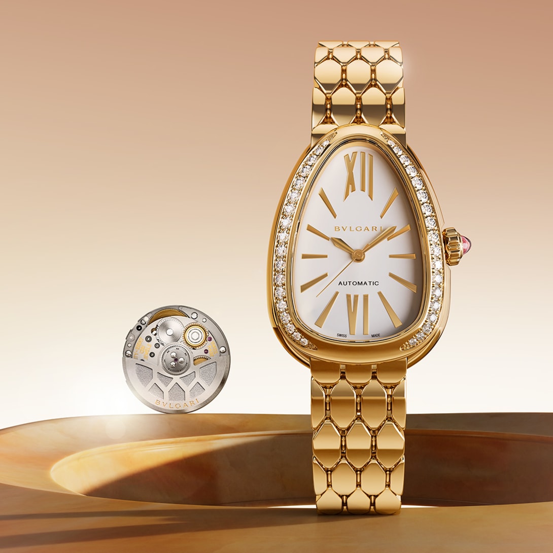 Serpenti Seduttori yellow gold watch, creative shot.
