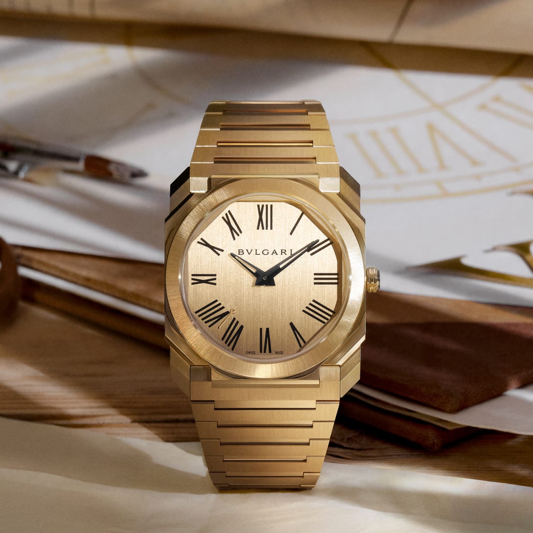 Images of the Octo Finissimo Automatic Diego Rivera Limited Edition watch in yellow gold.