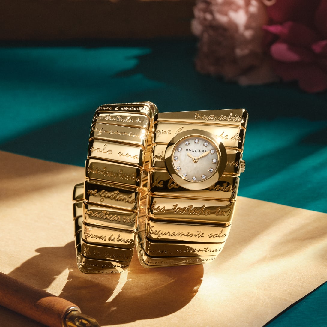 Images of the Tubogas Machette Frida Kahlo yellow gold watch with engraved poem on the bracelet.