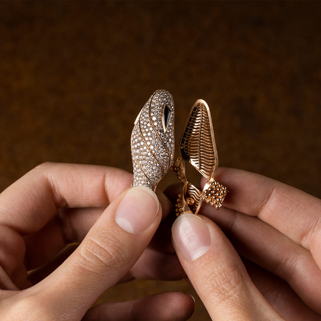 Making of a Serpenti necklace, close-up of a Bvlgari artisan’s hands at work.