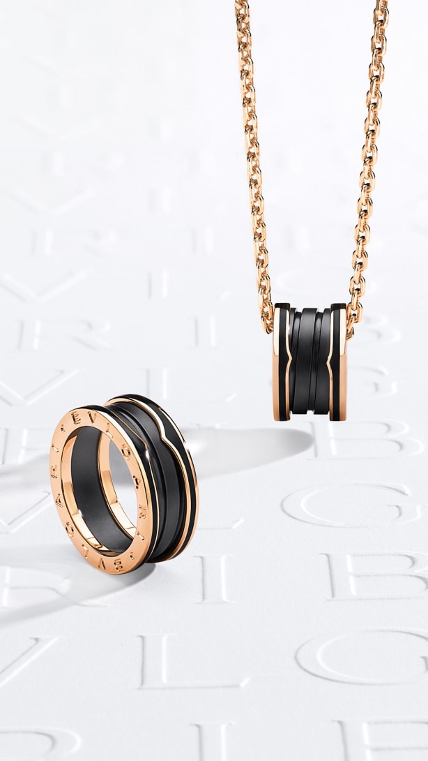 Picture representing bzero1 ring and necklace in black ceramic