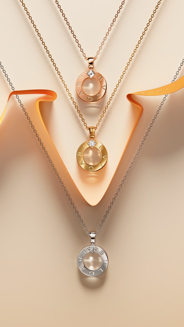 Picture representing three bulgari bulgari pendant in gold.
