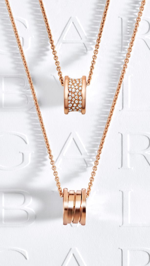 Picture representing bzero1 gold necklaces.