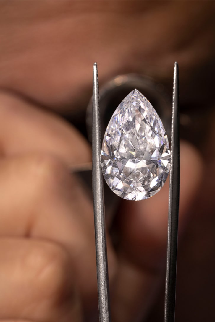 Making of The Aeterna Serpenti High Jewellery necklace with diamonds, full view.