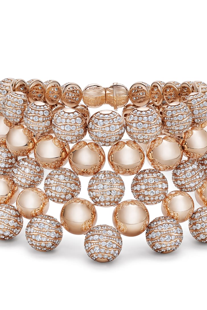 Sketch of Aurea Chandra High Jewellery necklace with hollow gold sphere, close-up.