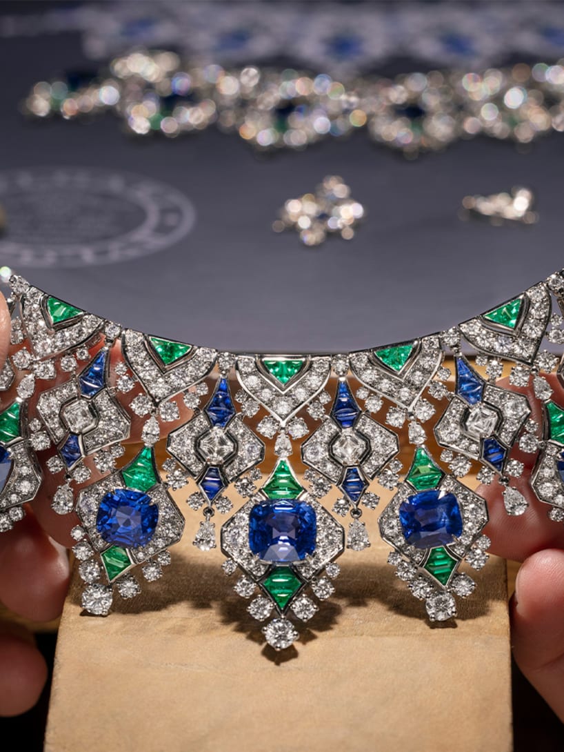 Making of The Sapphire Brocade High Jewellery necklace with cushion sapphires, emeralds and diamonds, close-up.