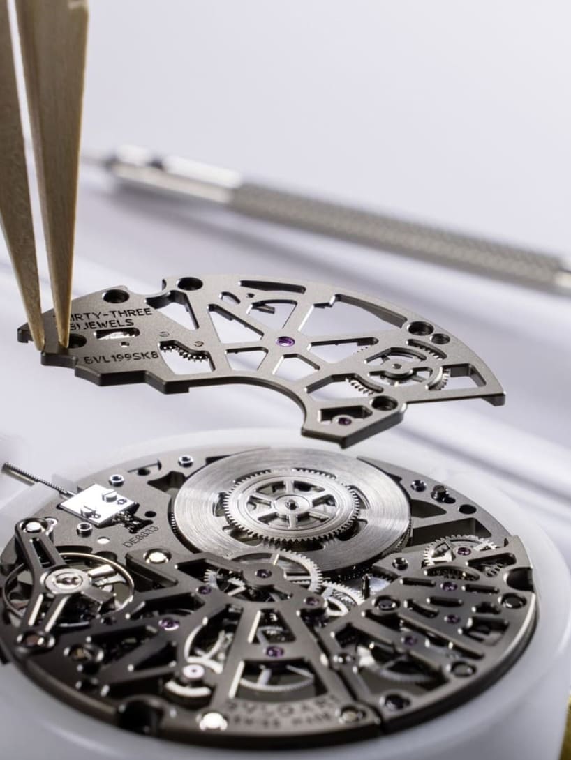 옥토 피니씨모 메커니즘 조립 클로즈업 사진 