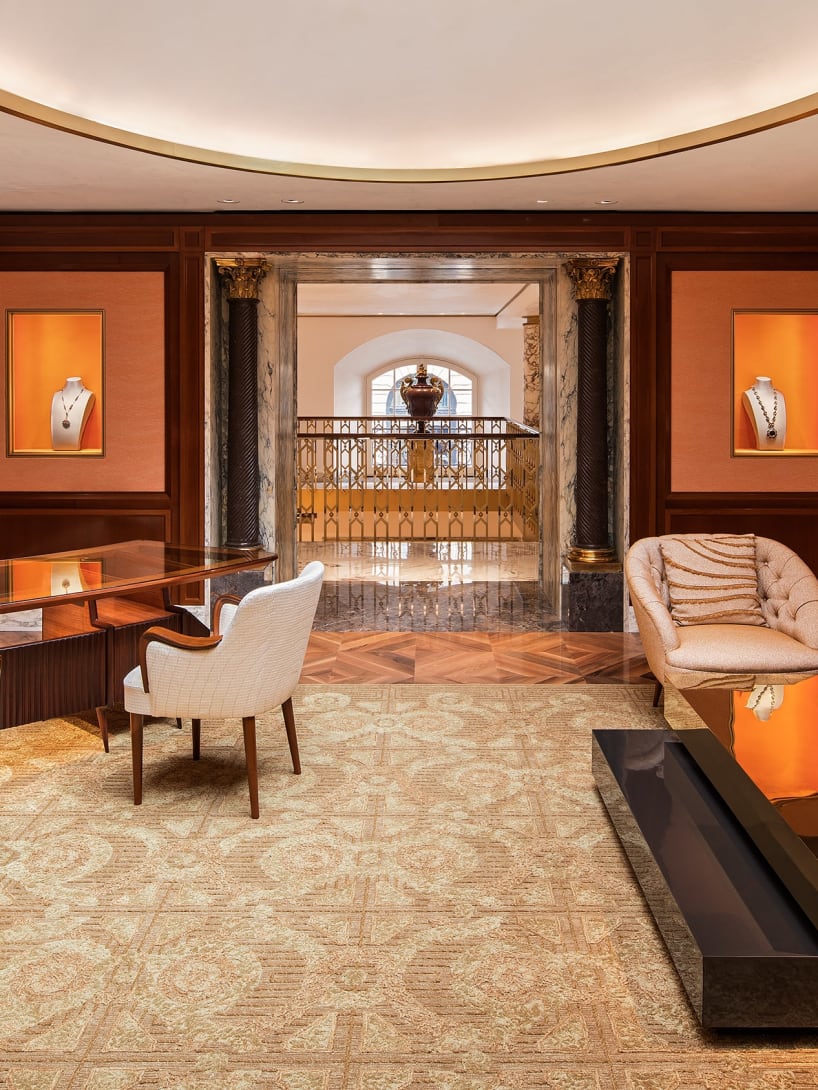 Picture representing Paris flagship store.