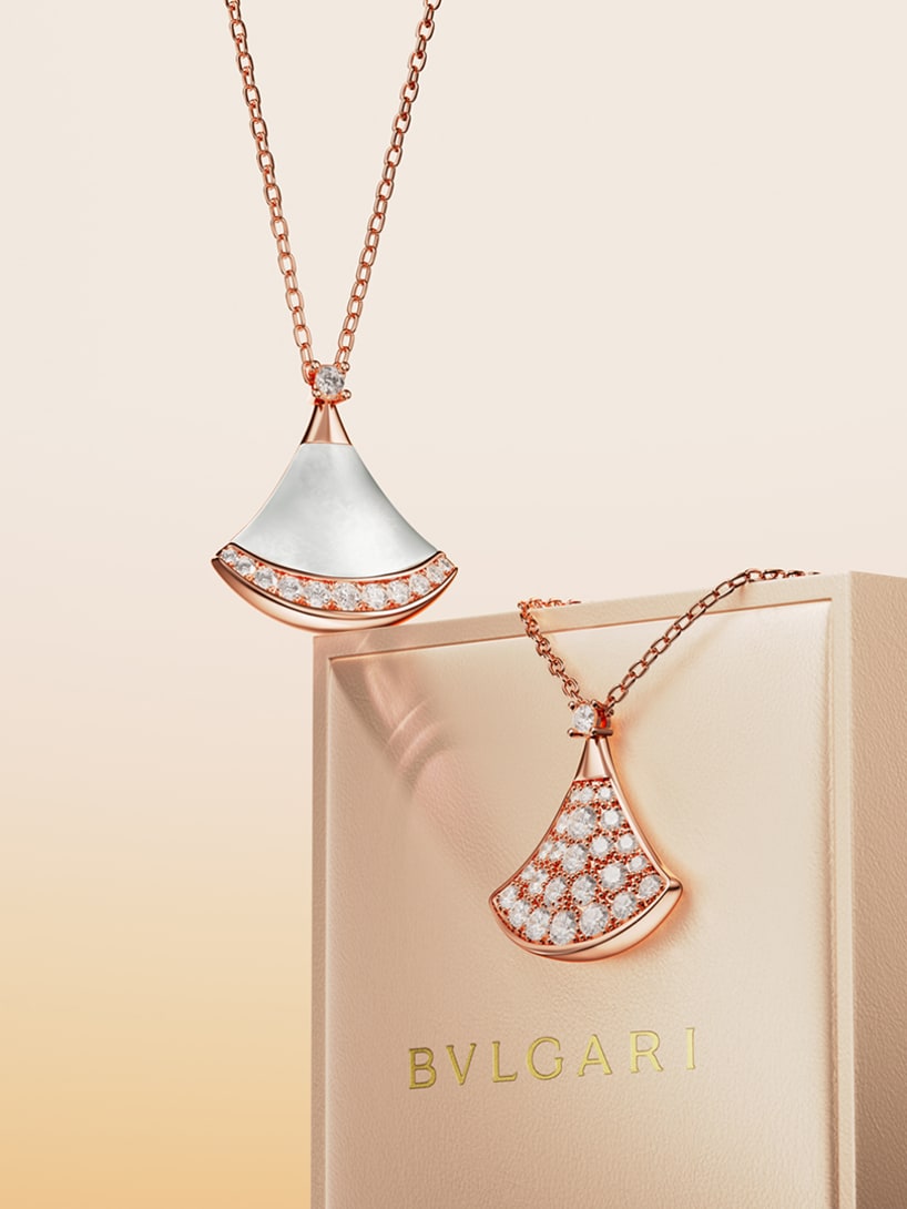 Divas' Dream necklaces with pack.