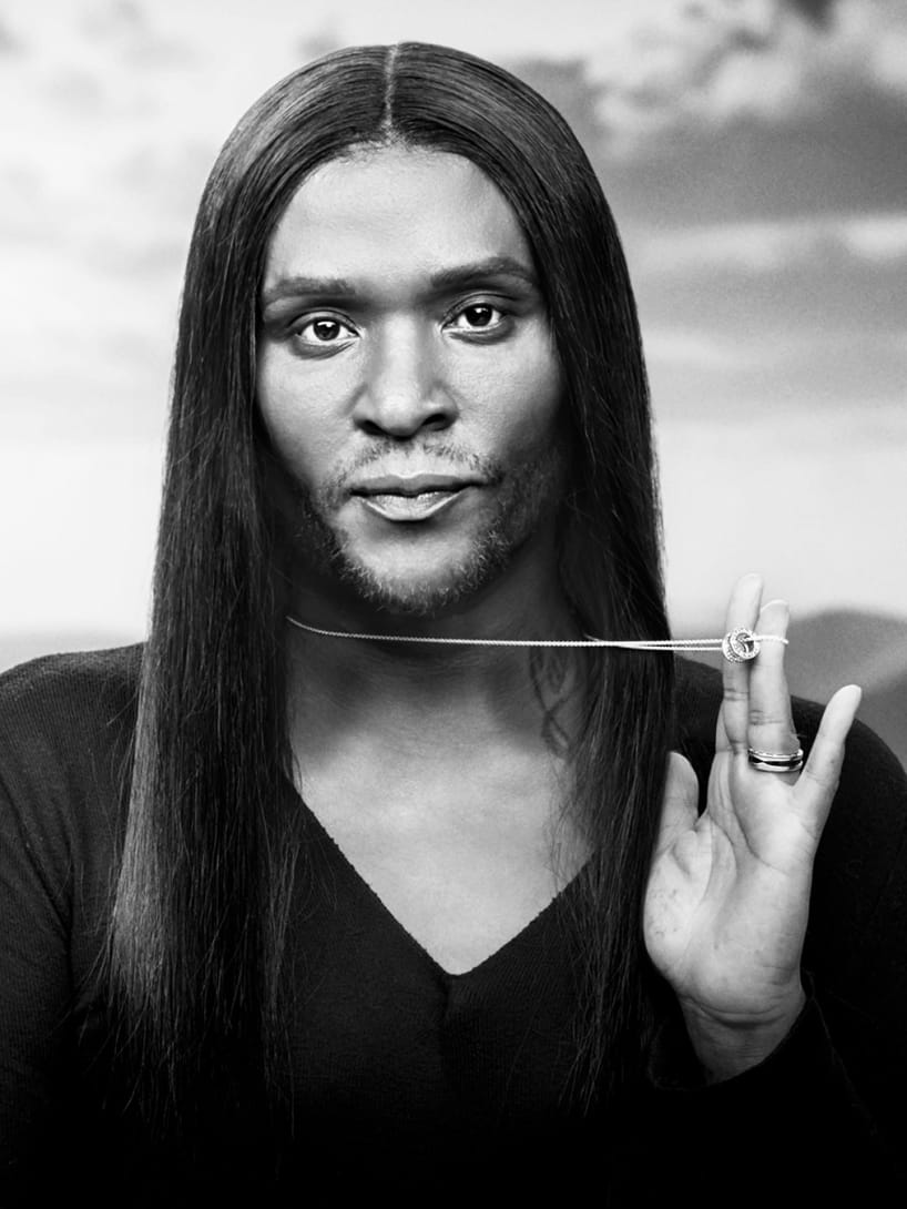 Law Roach with open hand wearing Bulgari and Save the Children jewelry for the dedicated campaign.