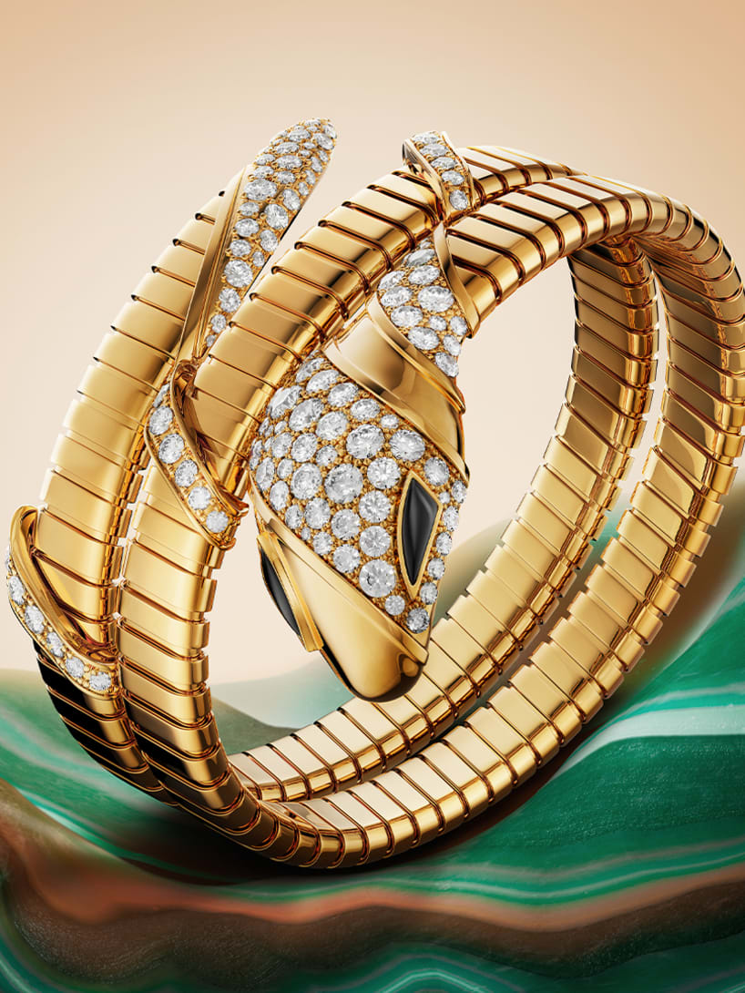 Serpenti Infinito bracelet in yellow gold with diamonds.