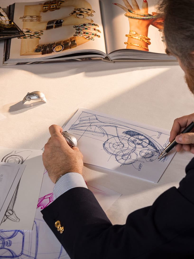 Sketch of the curved case of the Bvlgari x MB&F Serpenti Limited Edition watch, front view.