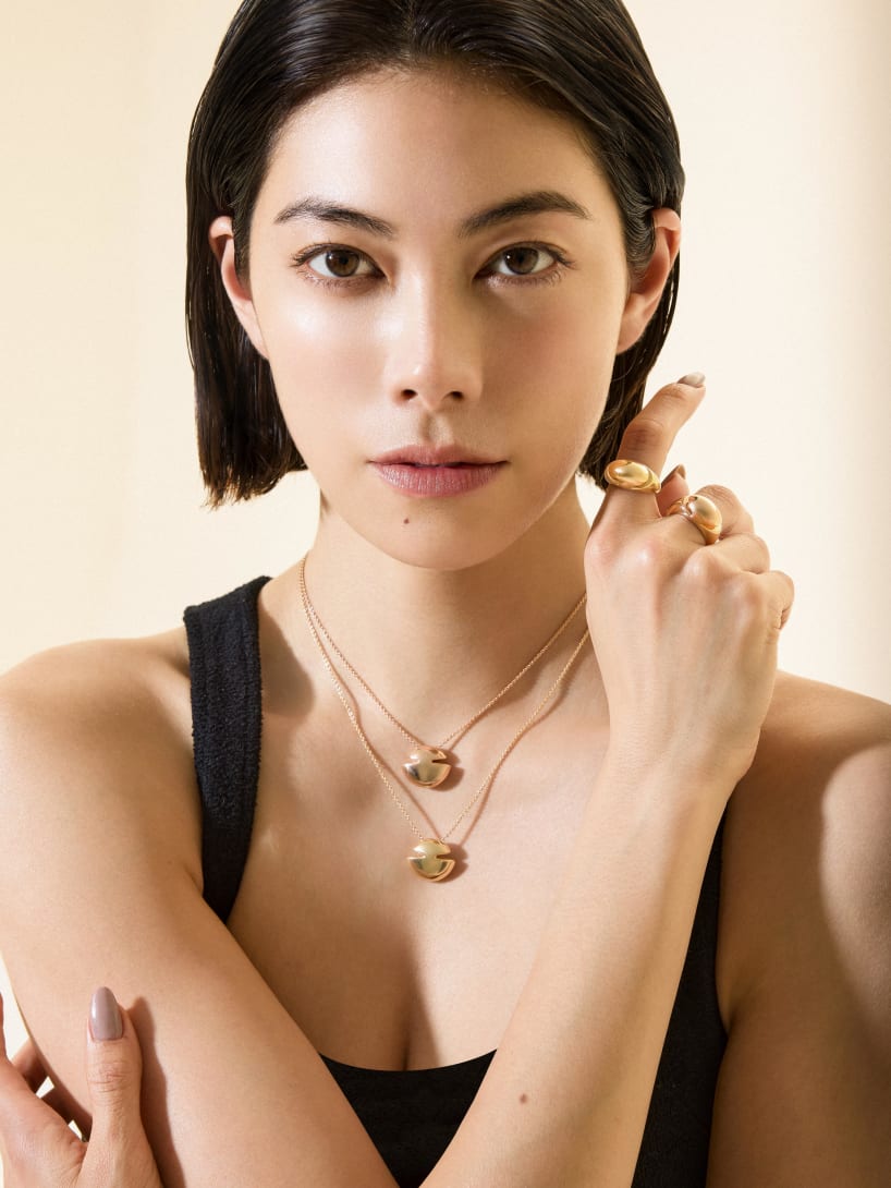 Picture representing Hikari Mori wearing Bvlgari Cabochon jewels.