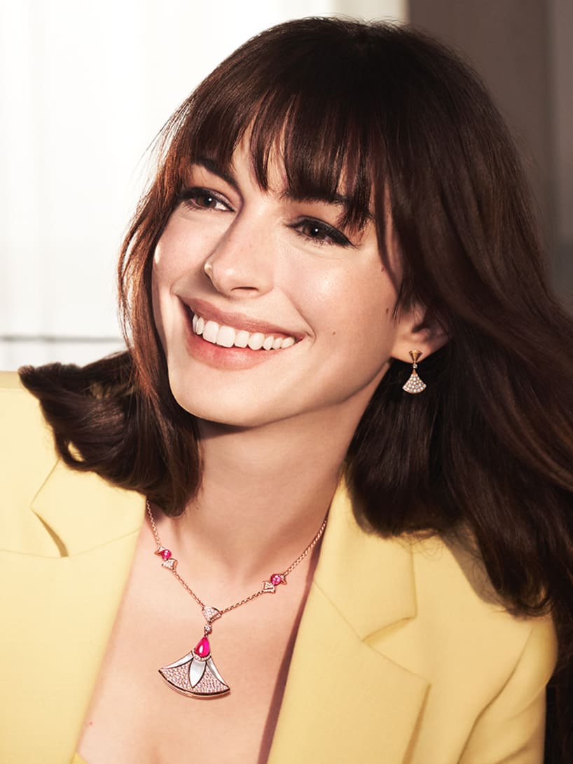 Anne Hathaway wearing a rose gold Divas' Dream necklace, earrings