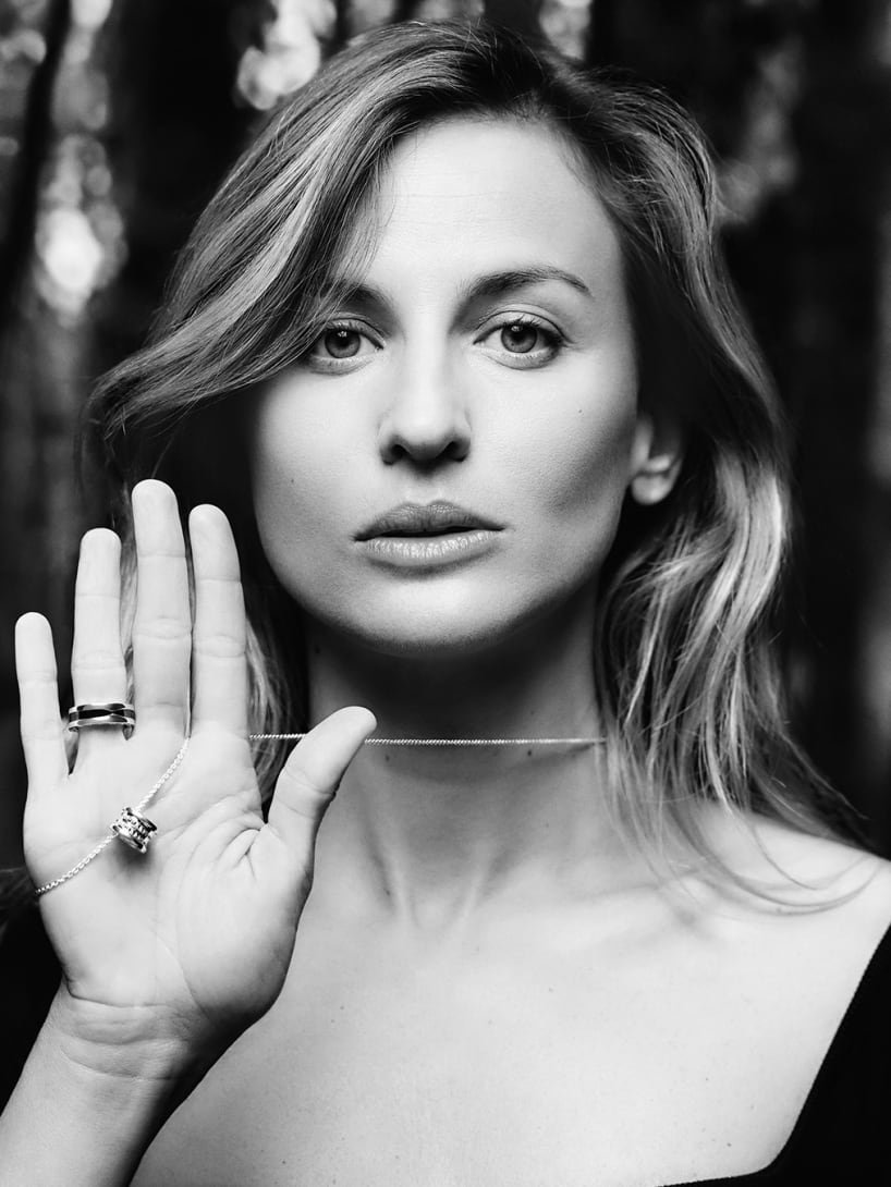 Beatrice Venezi with open hand wearing Bulgari and Save the Children jewelry for the dedicated campaign.