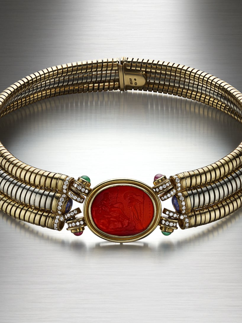 Tubogas choker in two-colour gold with cornelian intaglio from the 19th century.