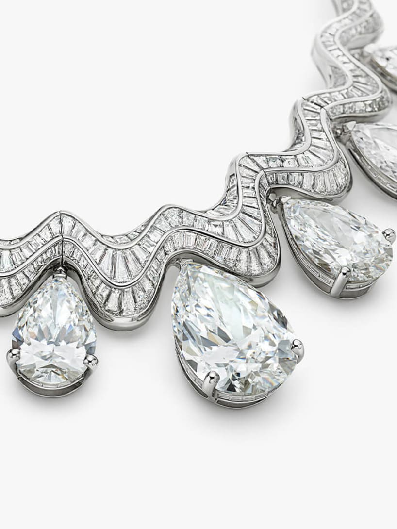 The Aeterna Serpenti High Jewellery necklace with diamonds.