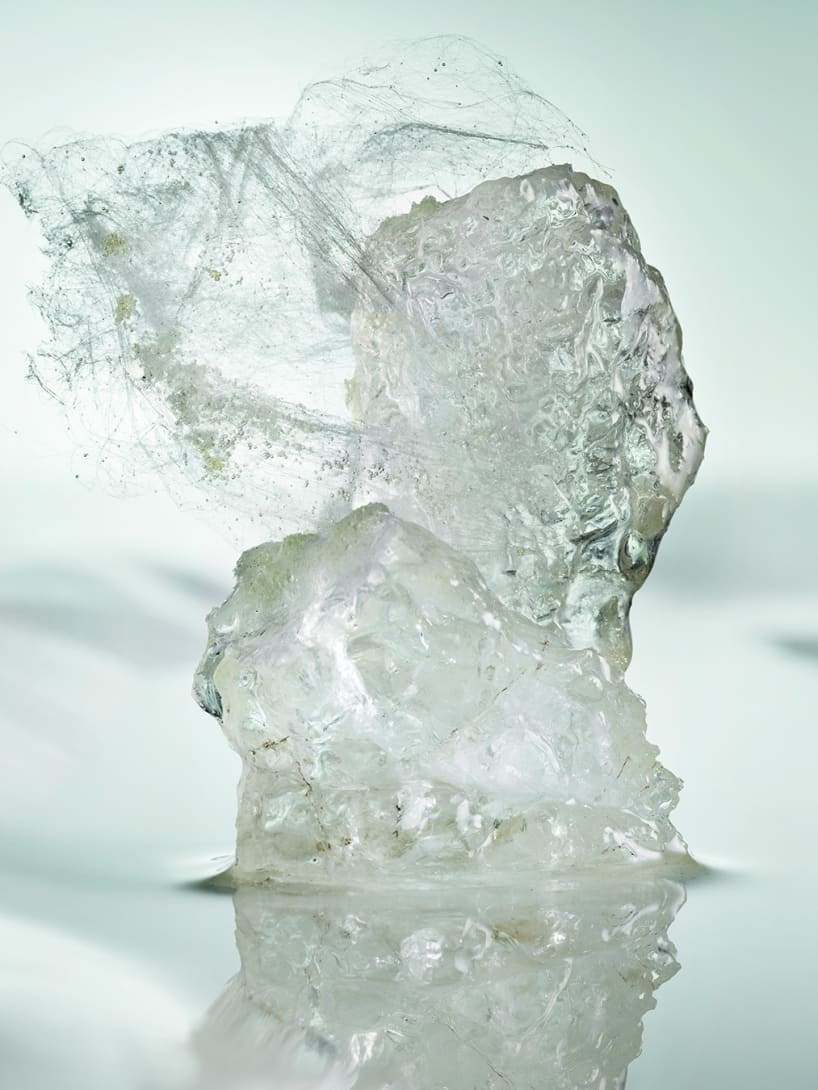 Creative shot of the musk accord, one of the olfactive ingredients of Bulgari Pour Homme Eau de Toilette.