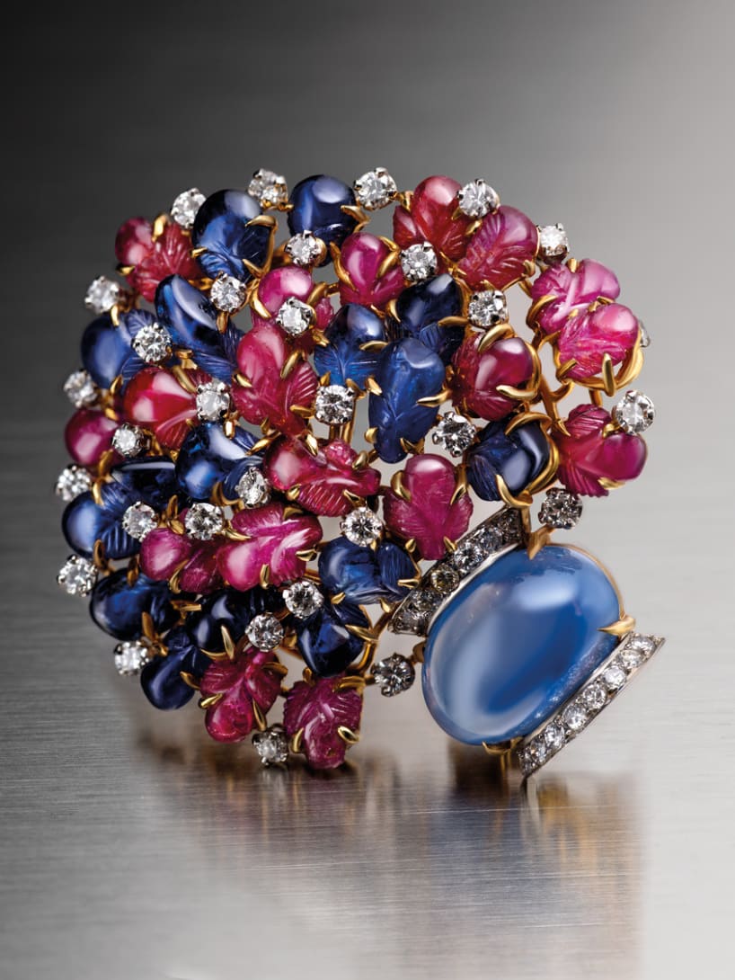 "Giardinetto" brooch in gold and platinum with sapphires, rubies and diamonds, 1968. Bvlgari Heritage Collection