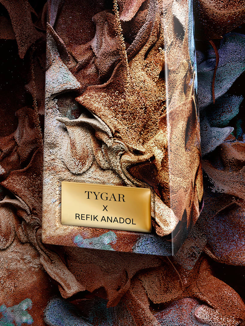 Detail of the cap with tiger's eye stone insert of the Bvlgari Le Gemme Tygar x Refik Anadol bottle.