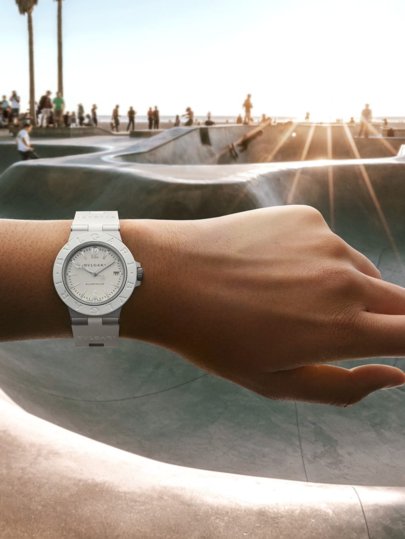 Bvlgari Aluminium White Automatic watch in aluminium and white rubber, seafront with palmtrees in the back.