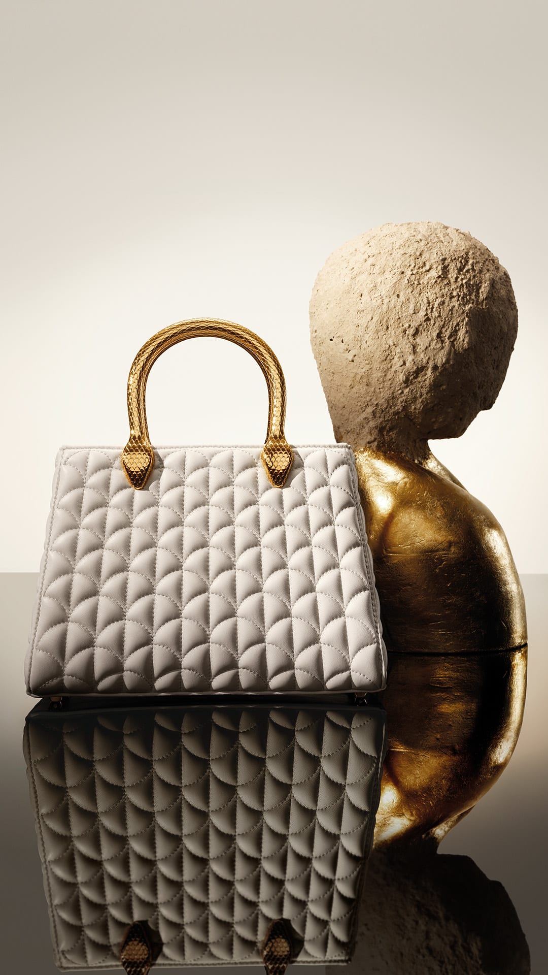 なな　BVLGARI ブラックストーンチャーム付き