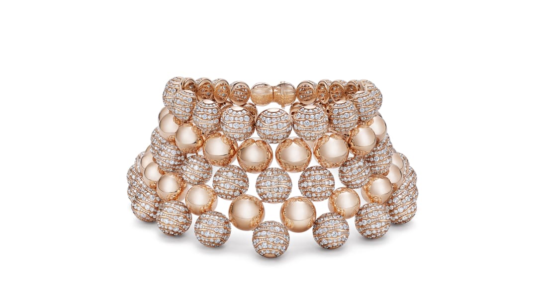 Sketch of Aurea Chandra High Jewellery necklace with hollow gold sphere, close-up.