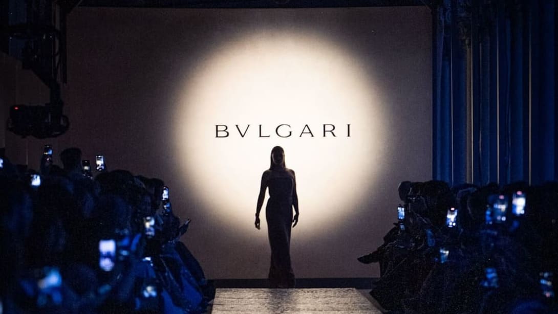 Una modella sfila durante un Bvlgari Brand Event
