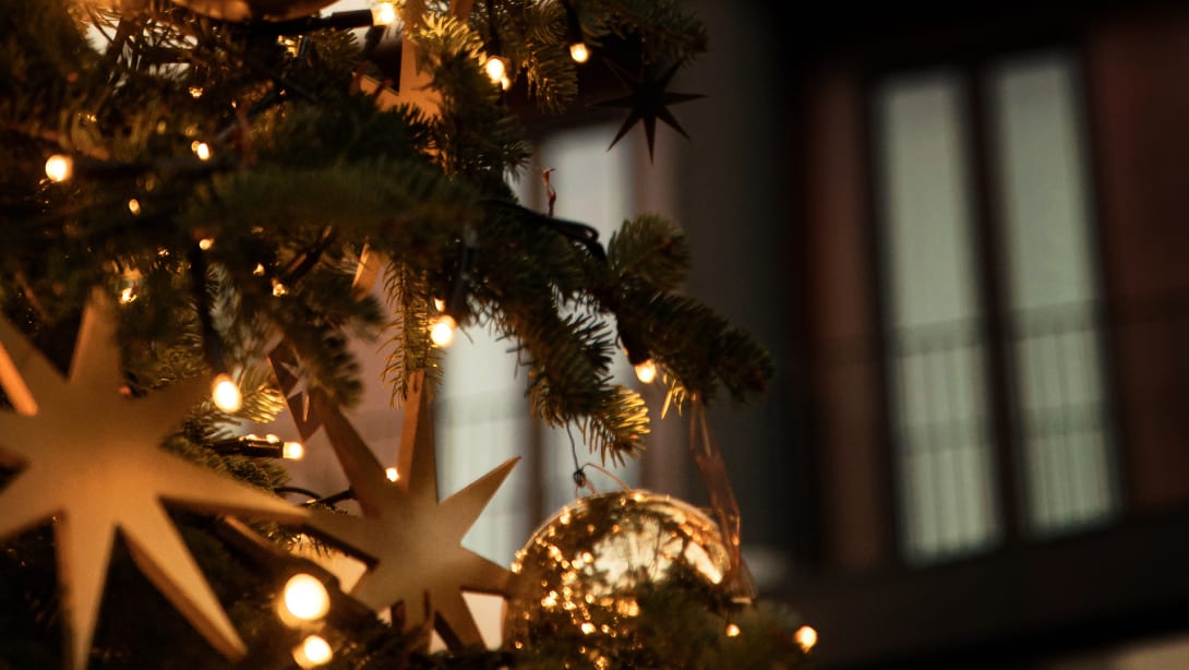 Picture representing the Christmas tree in Bvlgari Hotel.