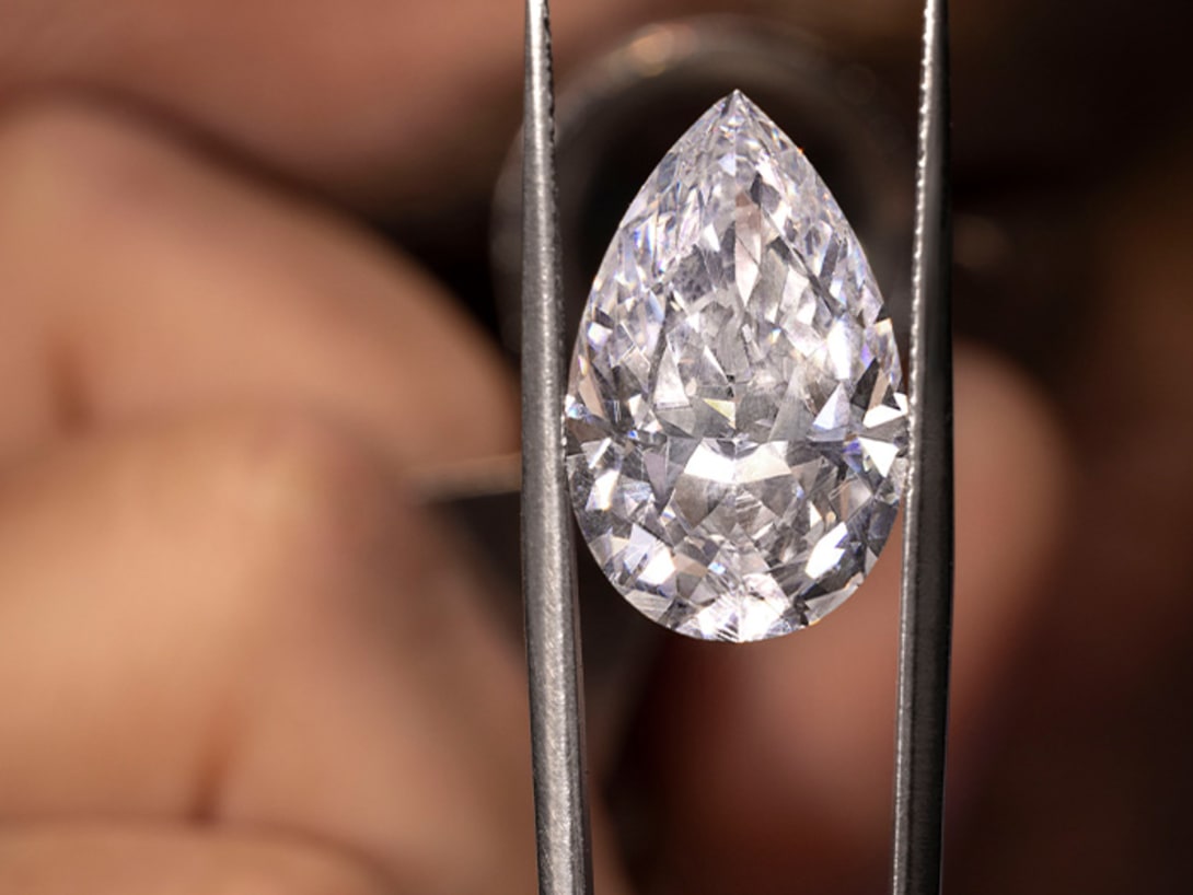 Making of The Aeterna Serpenti High Jewellery necklace with diamonds, full view.