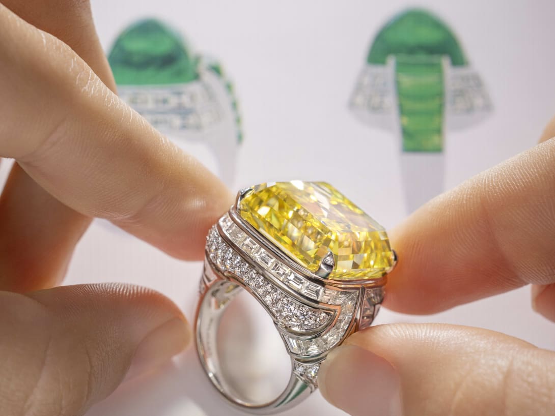 Essence of Yellow ring, Polychroma High Jewellery collection.