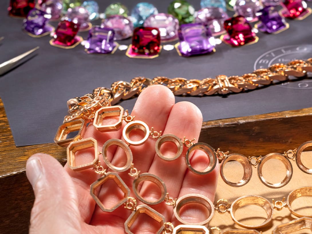Making of The Earth Song High Jewellery necklace with pink tourmaline, amethyst, kunzite and round-cut diamonds, close-up.