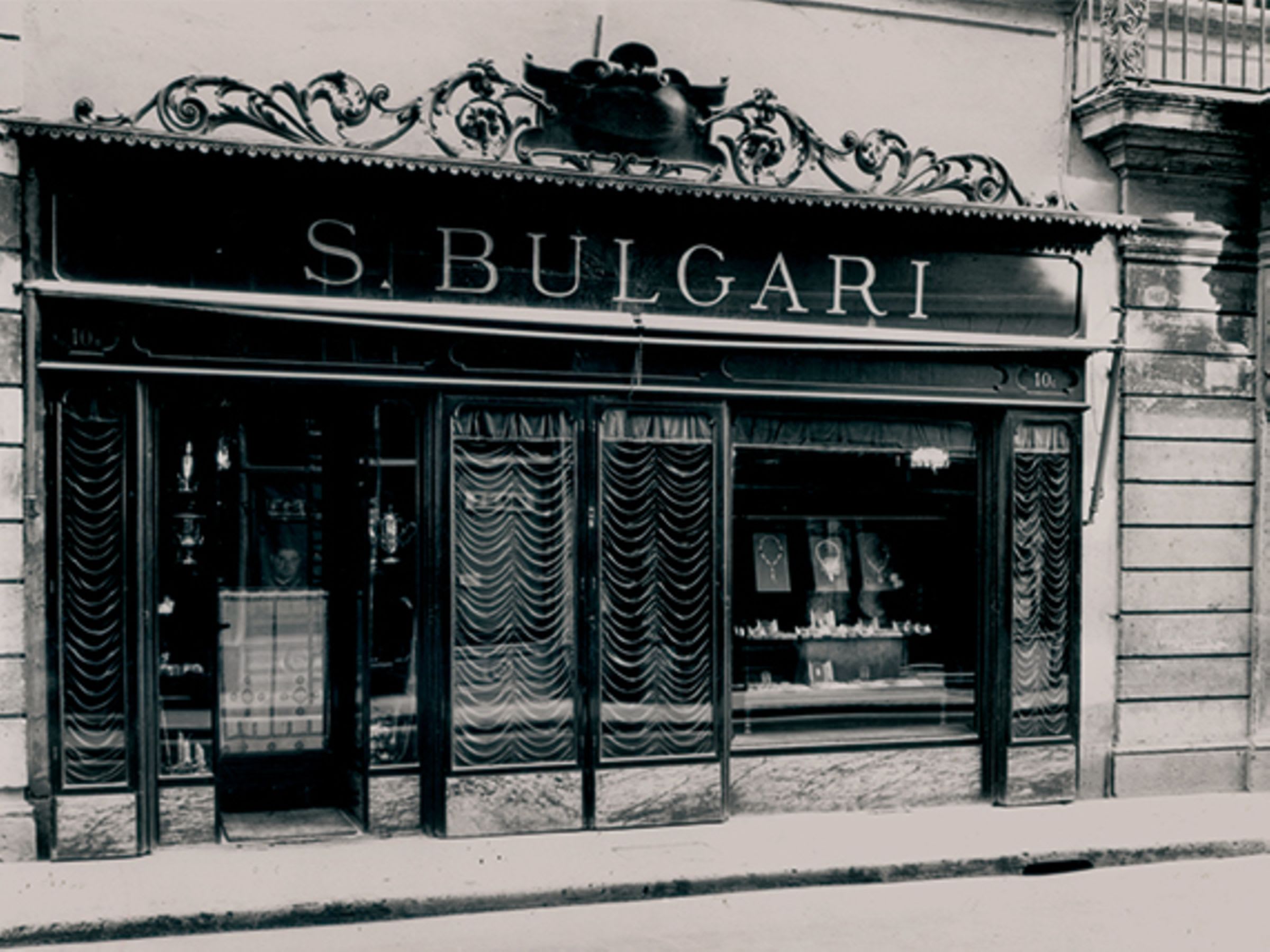 Image from the year 1920 of the Bulgari history.