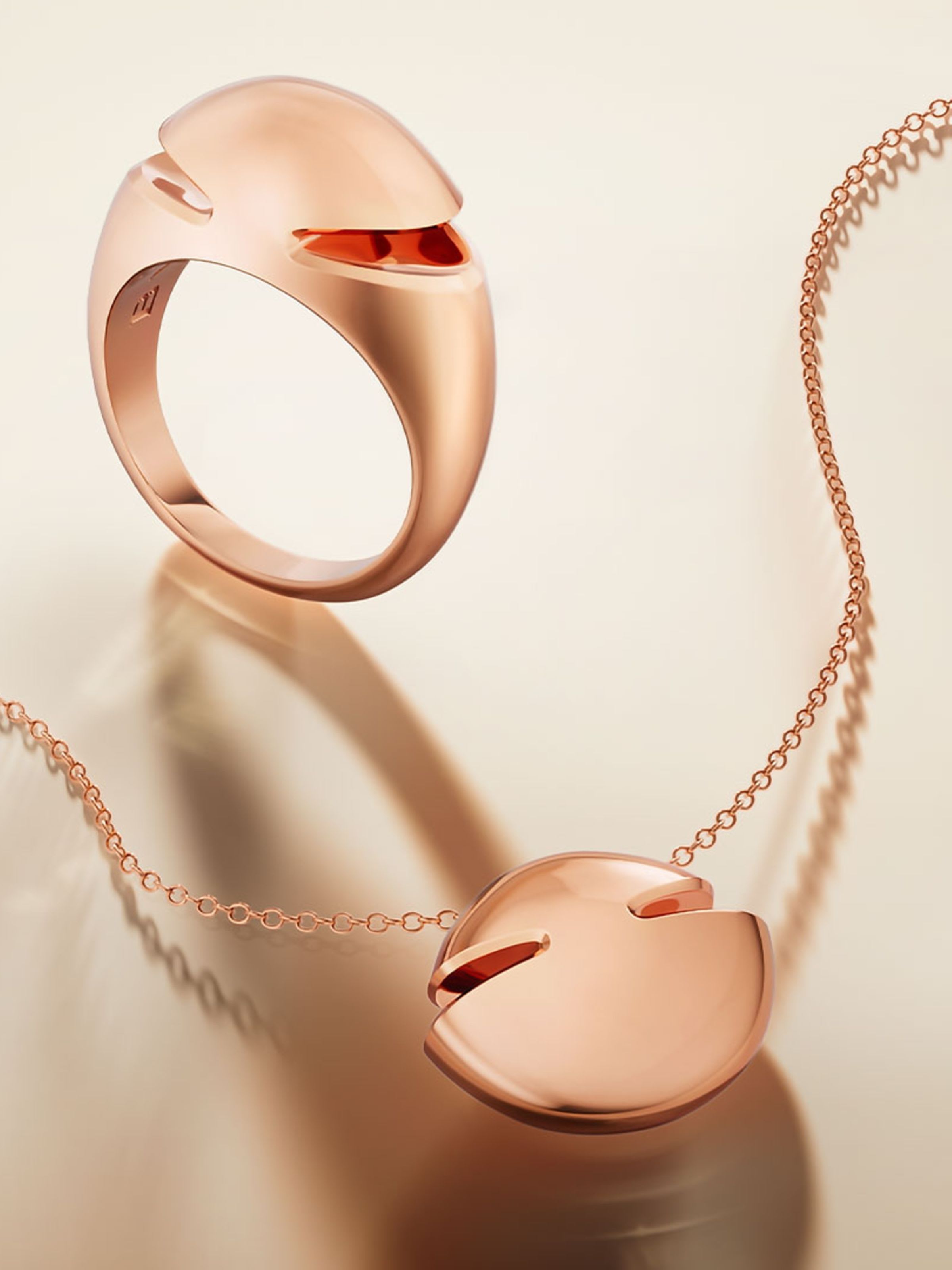 picture representing Bulgari rose gold pendant necklace and ring