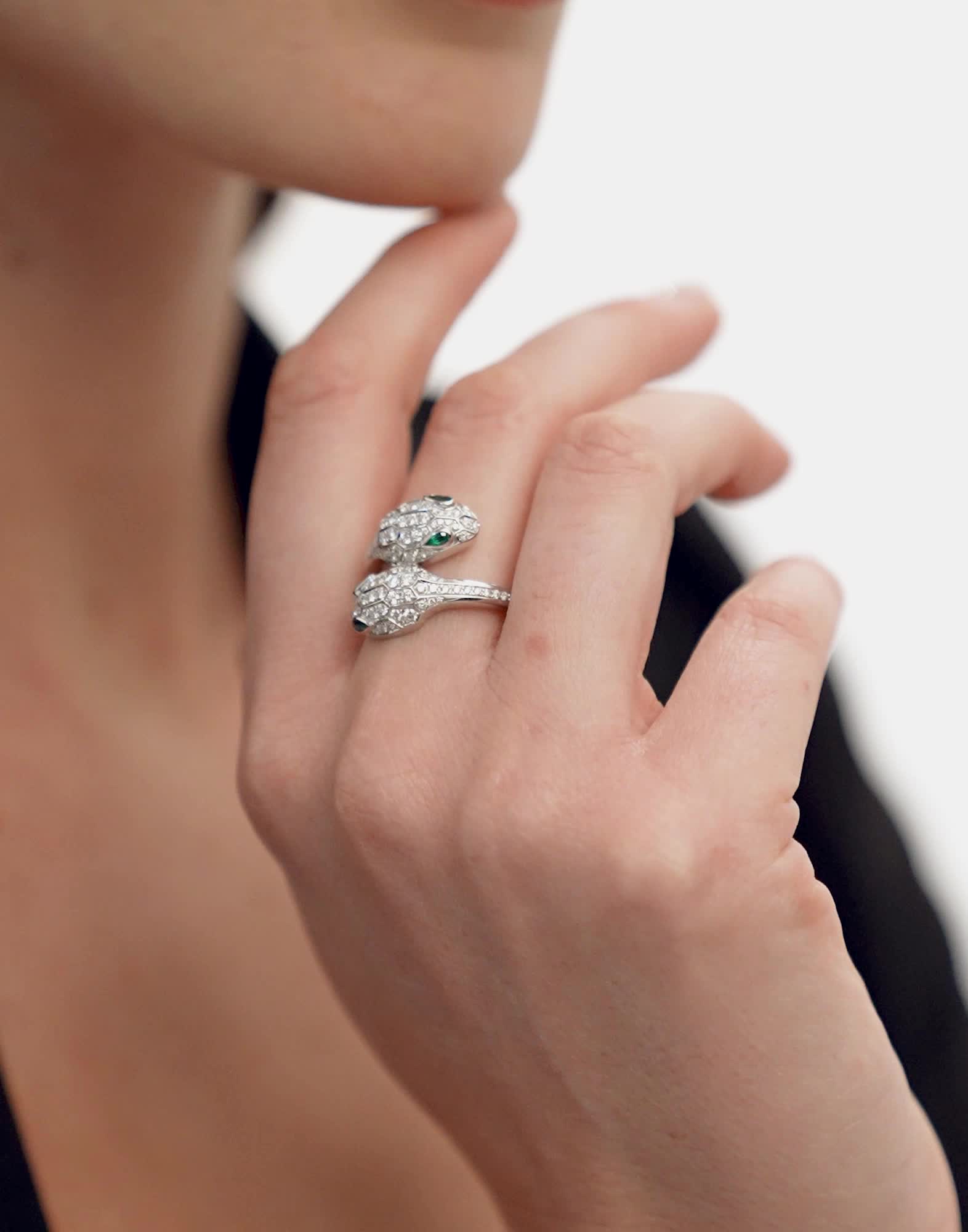 ホワイトゴールド セルペンティ セドゥットーリ リング に 0.57