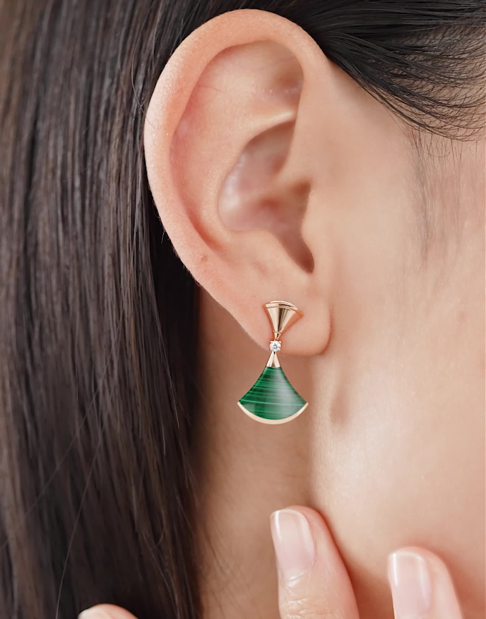 Rose gold Divas' Dream Earrings with 0.07 ct Malachite | Bvlgari