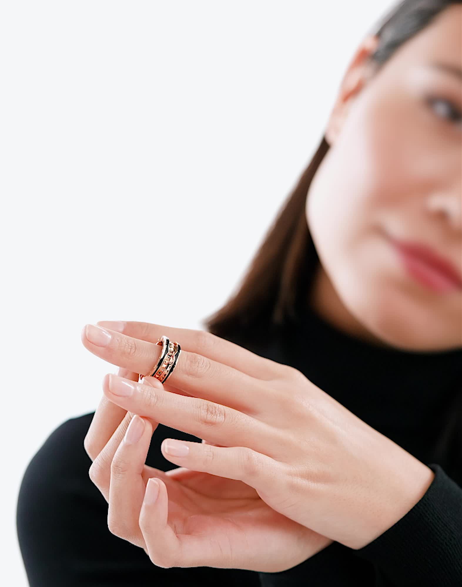 Rose gold, Ceramic B.zero1 Ring AN859090 | Bvlgari