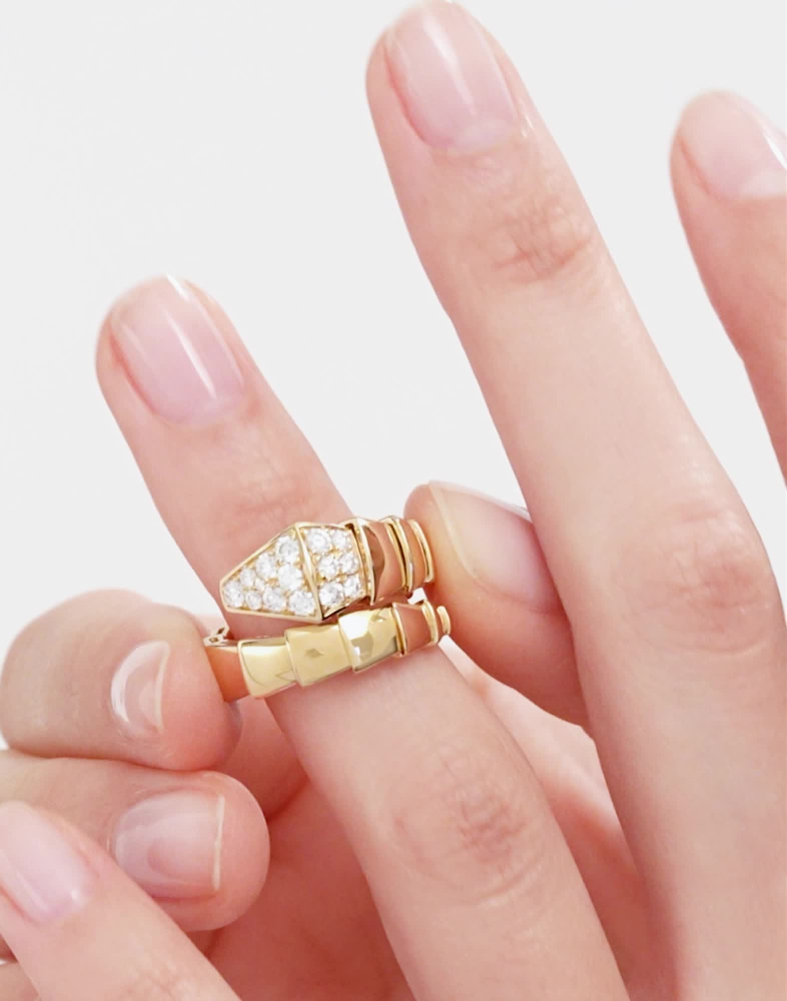 Yellow gold Serpenti Scaglie Ring with 0.53 ct Diamonds | Bvlgari